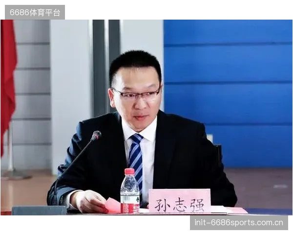 体育场馆在签订长期服务协议时，如何避免被特定技术和供应商深度“套牢”？